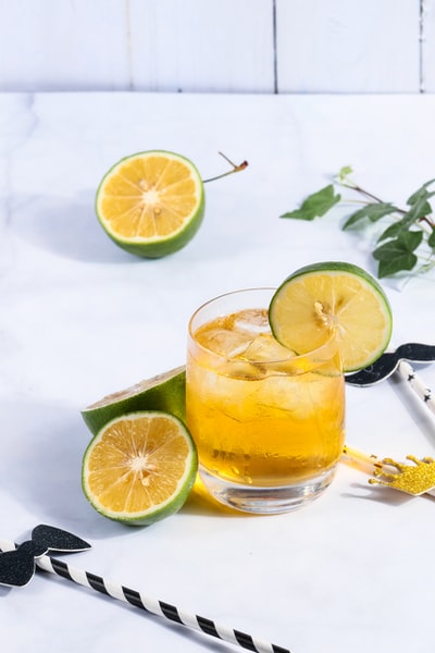 The orange slices of lemon close-up photography
